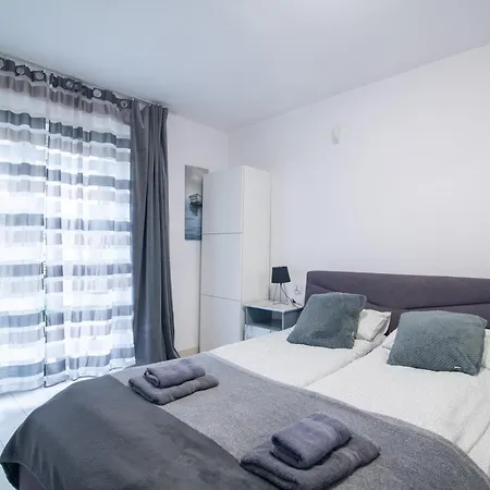 I I Z łazienkami Apartament *