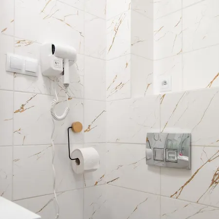 I I Z łazienkami Apartament